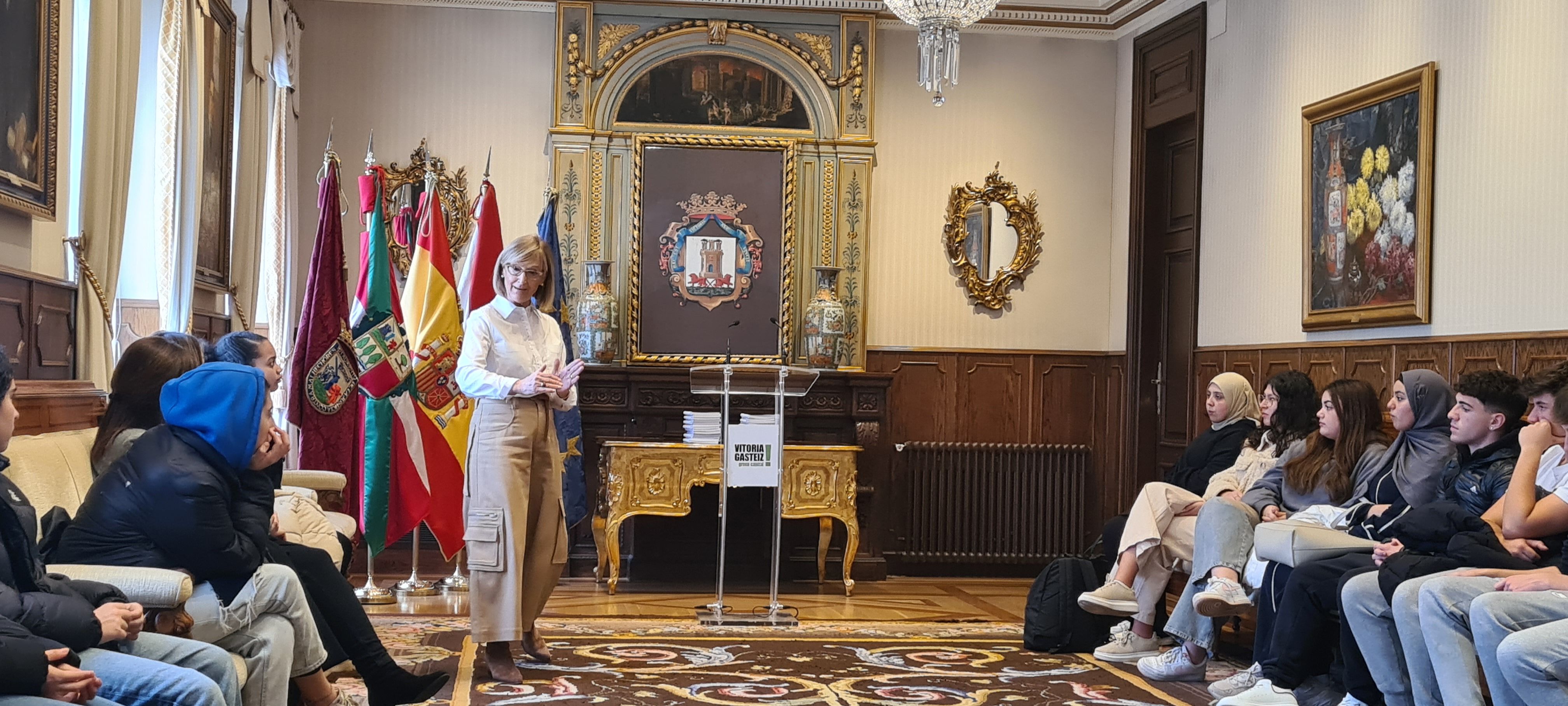 Eusko Legebiltzarrera eta Udaletxera bisita - CIFP Ciudad Jardin LHII
