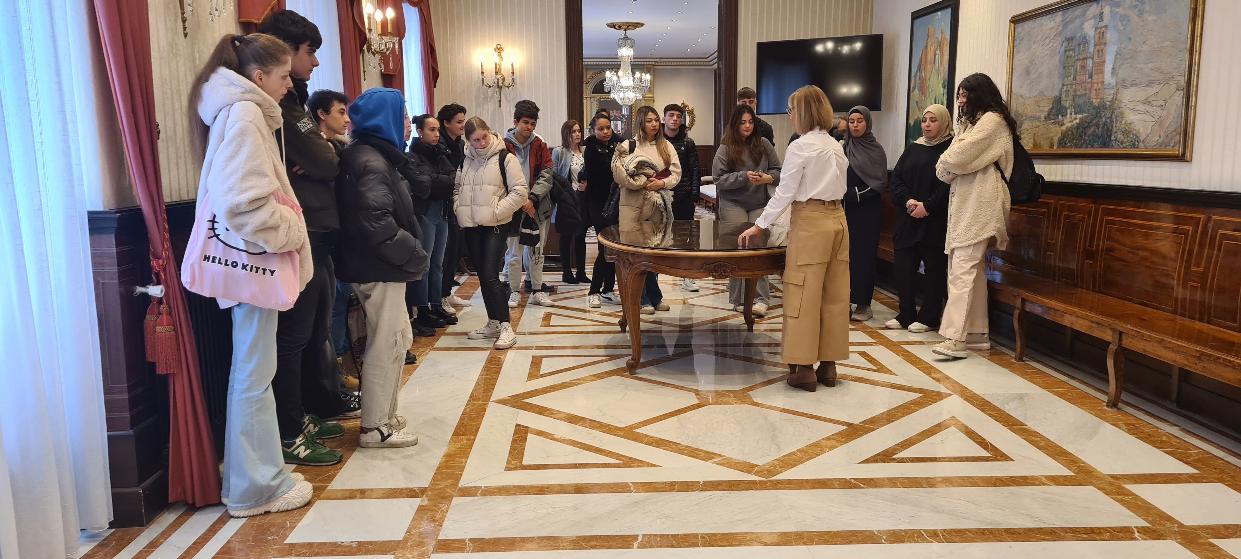 Eusko Legebiltzarrera eta Udaletxera bisita - CIFP Ciudad Jardin LHII