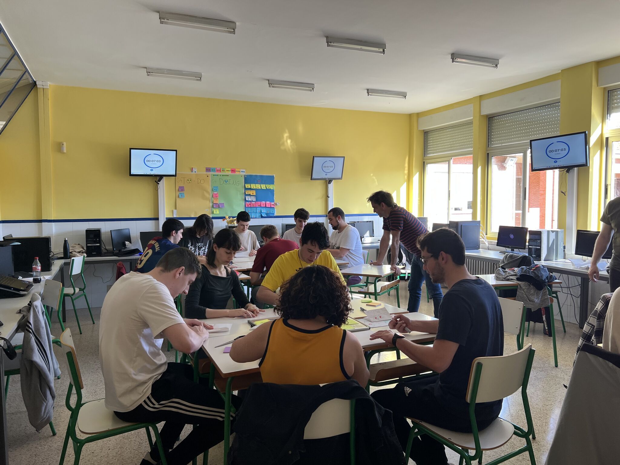 Aventus institutuko irakasleen bisita (ERASMUS+) - CIFP Ciudad Jardin LHII