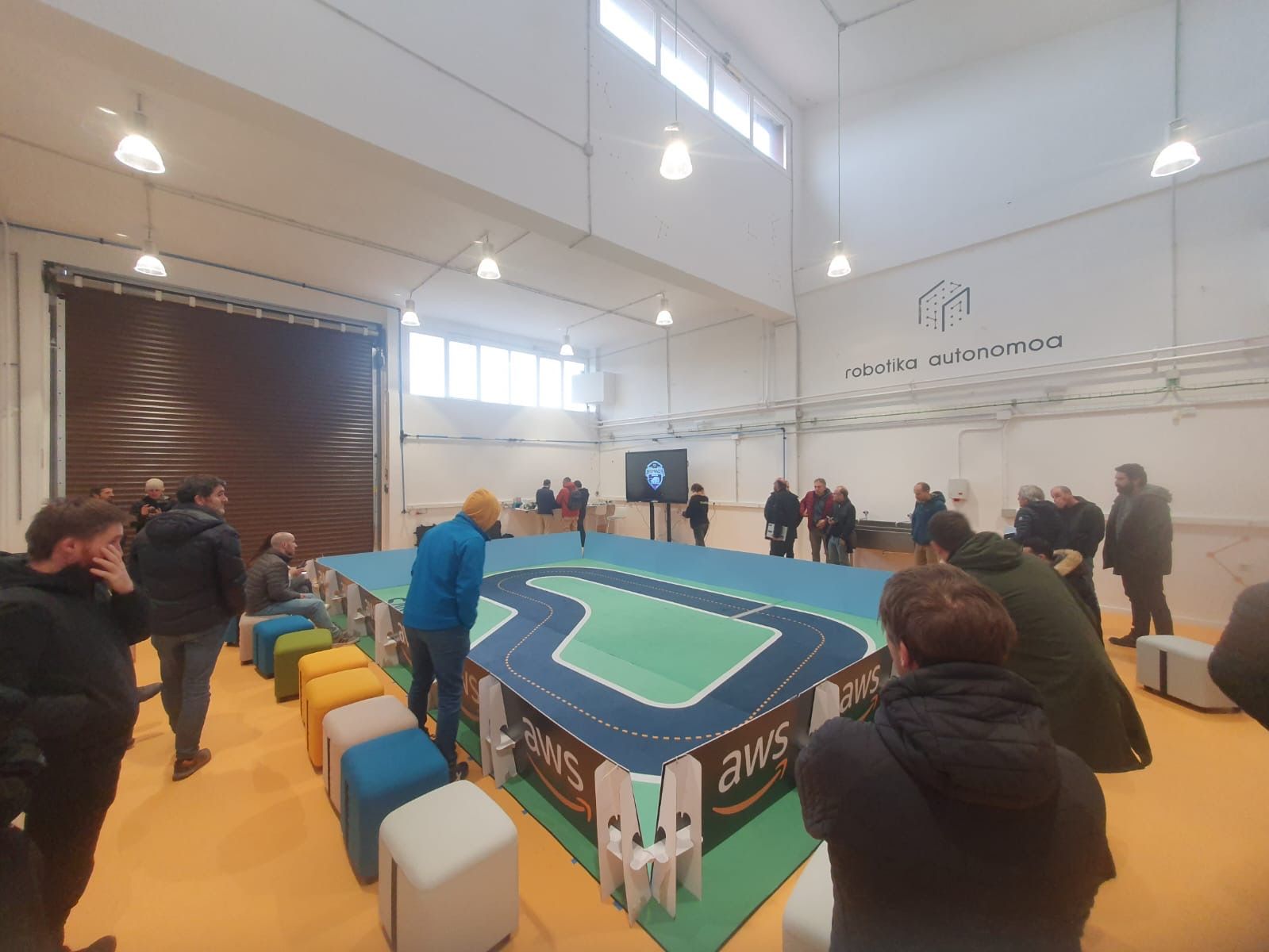 DeepRacer plataformari buruzko jardunaldi bat Tknikan - CIFP Ciudad Jardin LHII