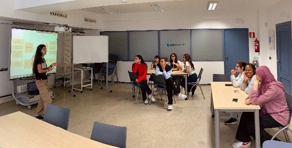 Kontsumobide bisita beste taldeekin - CIFP Ciudad Jardin LHII