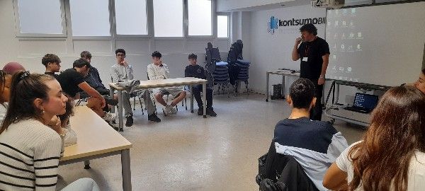 Kontsumobide bisita beste taldeekin - CIFP Ciudad Jardin LHII