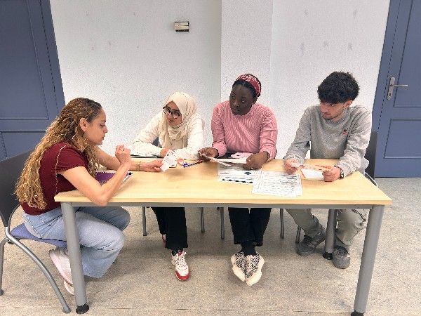 FORMACIÓN EN ATENCIÓN AL CLIENTE DE AD1 EN KONTSUMOBIDE - CIFP Ciudad Jardin LHII