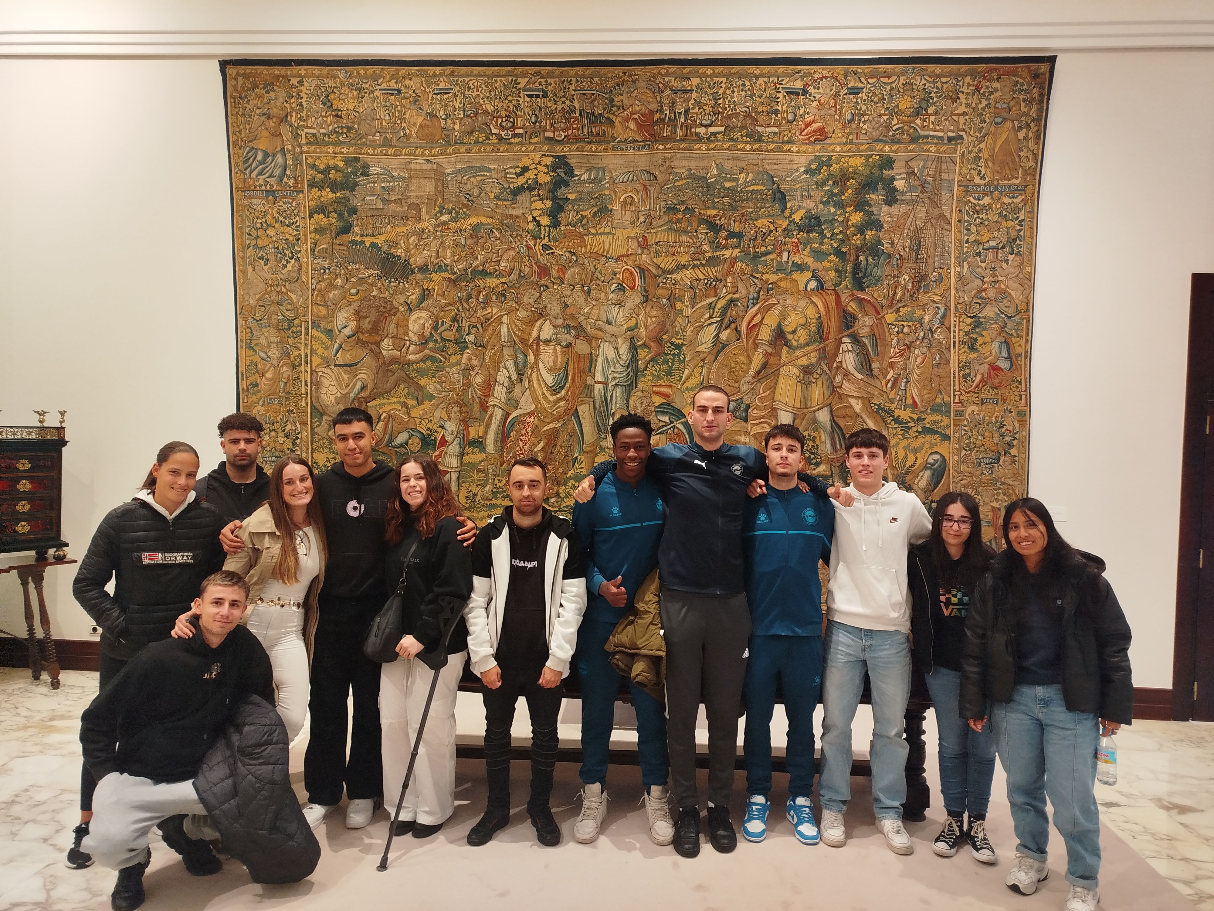 El alumnado de último curos de Marketing y Publicidad (MP2) visita el Parlamento Vasco - CIFP Ciudad Jardin LHII