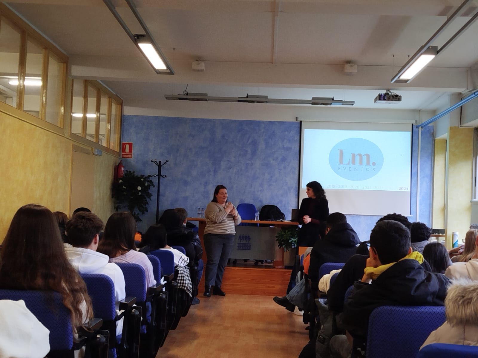Conferencia de la empresa La Mar de Momentos Conociendo de cerca la organización de eventos y el Wedding Planner - CIFP Ciudad Jardin LHII