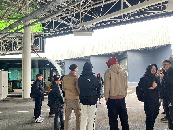 TL2 ikasleek Tuvisa instalazioetara irtera - CIFP Ciudad Jardin LHII