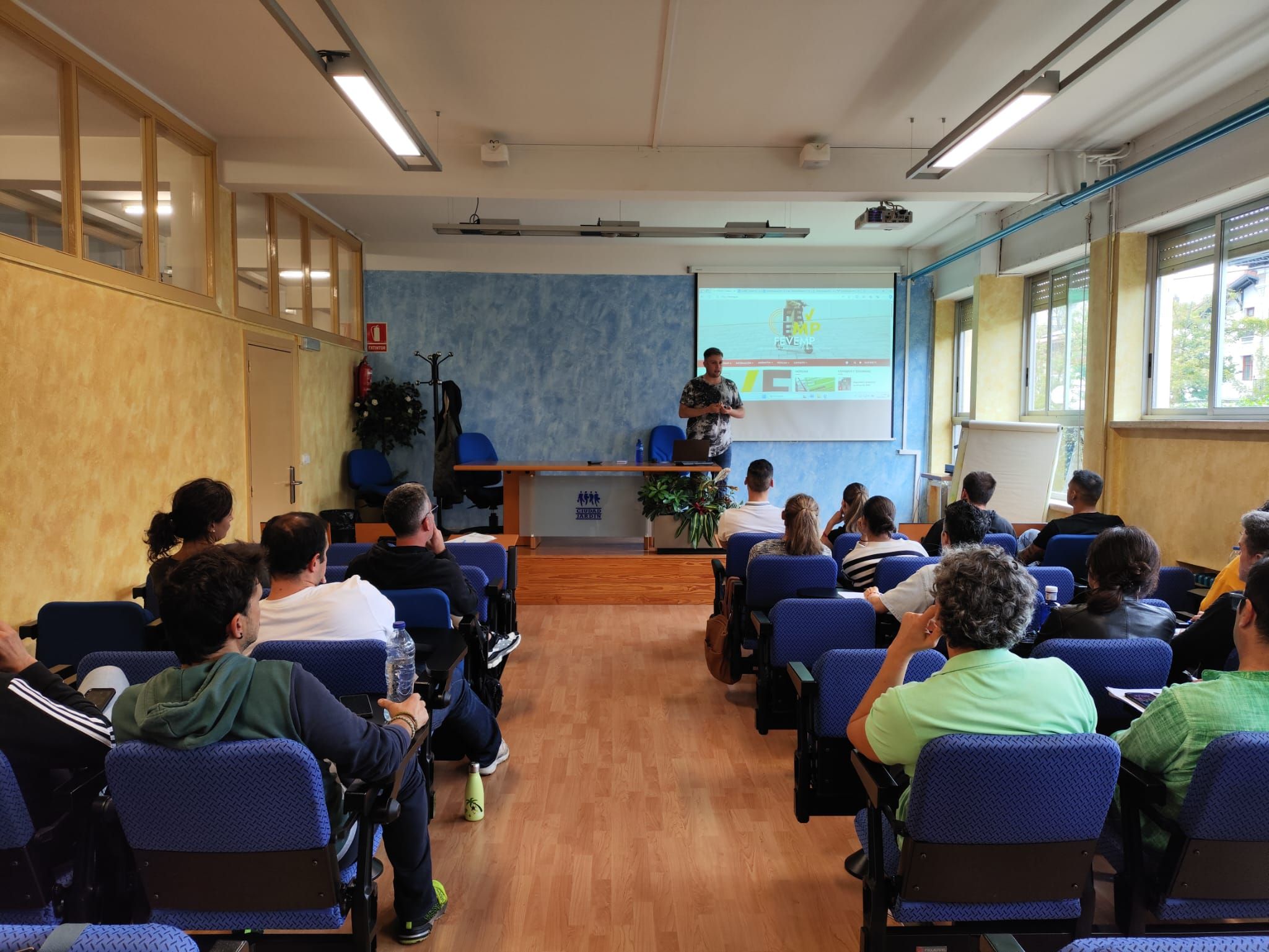 Charla sobre los VMP (vehículos de movilidad personal) - CIFP Ciudad Jardin LHII